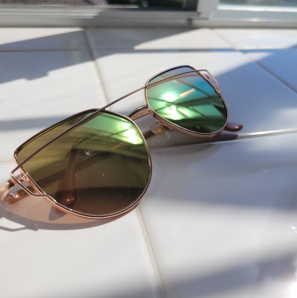 4/$25 Pink reflective sunnies - Picture 7 of 9